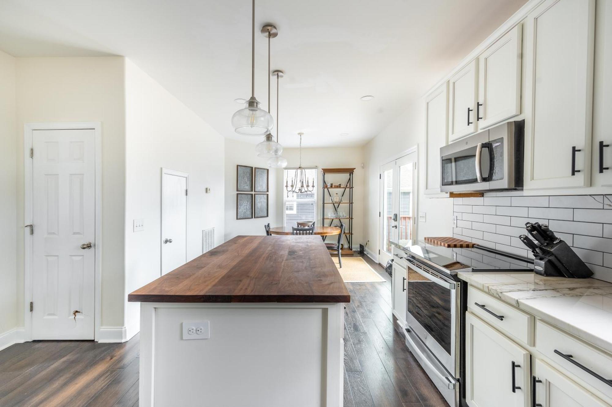 Cozy Remodeled House With Views - Prime Location *