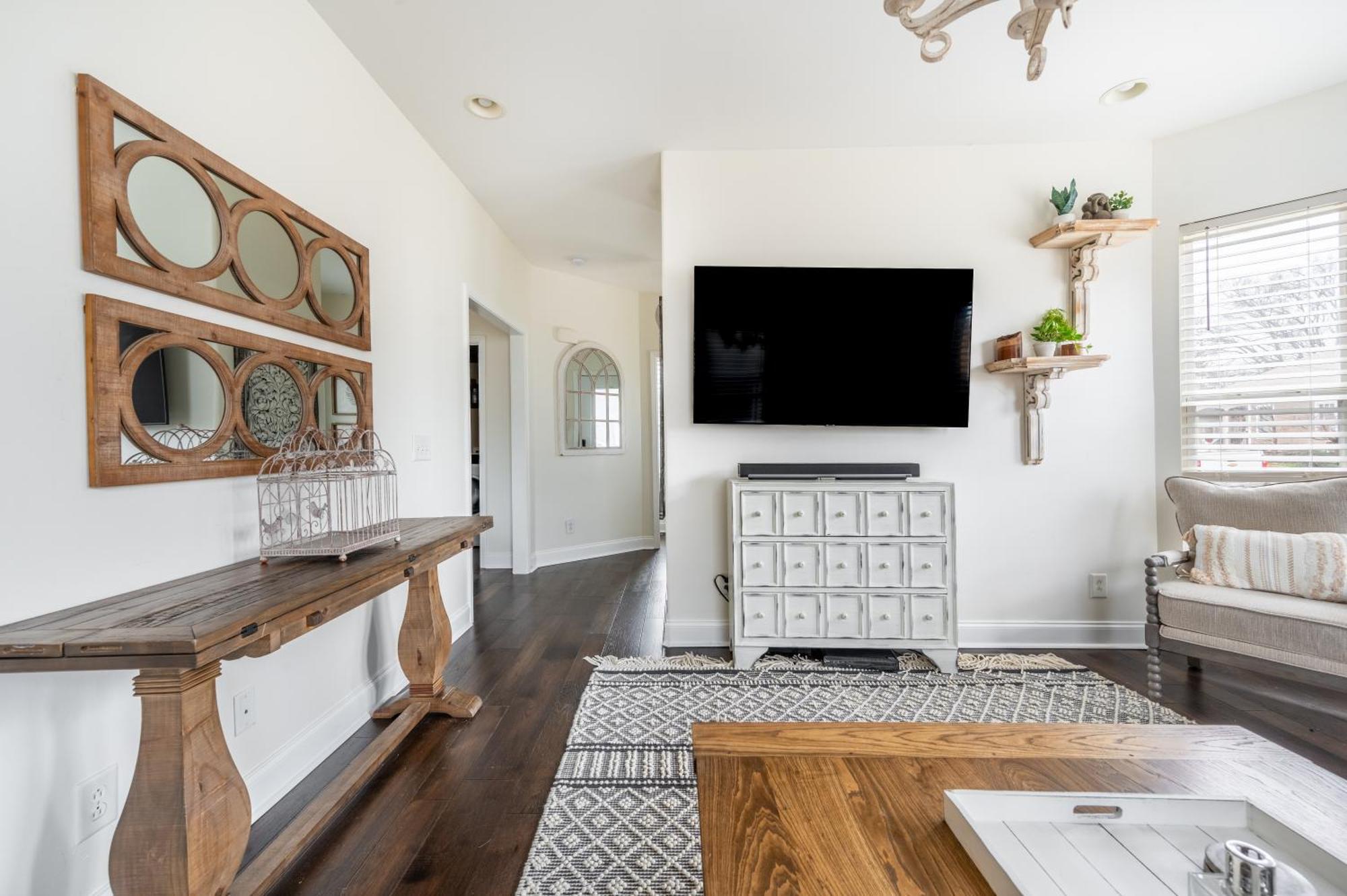 Cozy Remodeled House With Views - Prime Location Nashville