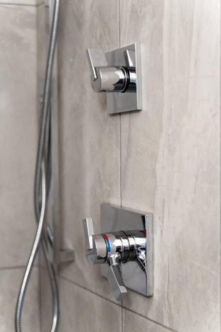 Holiday home 3bd -rooftop Escape- Steps From The Gulch Fun