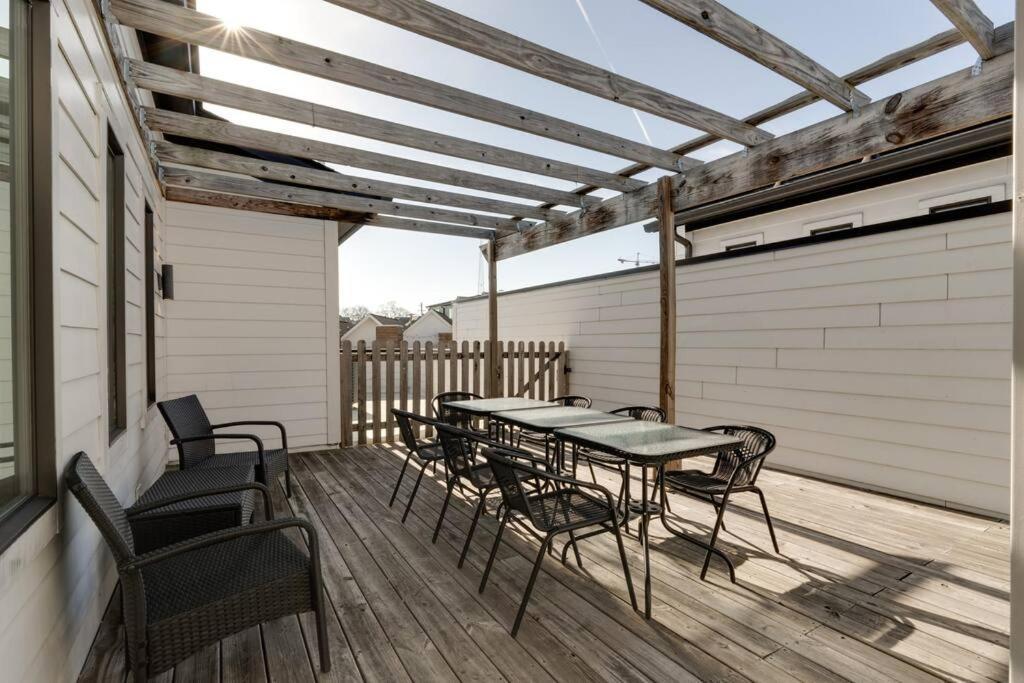 Rooftop Fun, Walk To The Gulch And 12th S Near Broadway Holiday home