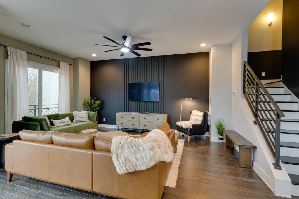 Luxury Townhome! Rooftop-game Room! Near Broadway! Nashville