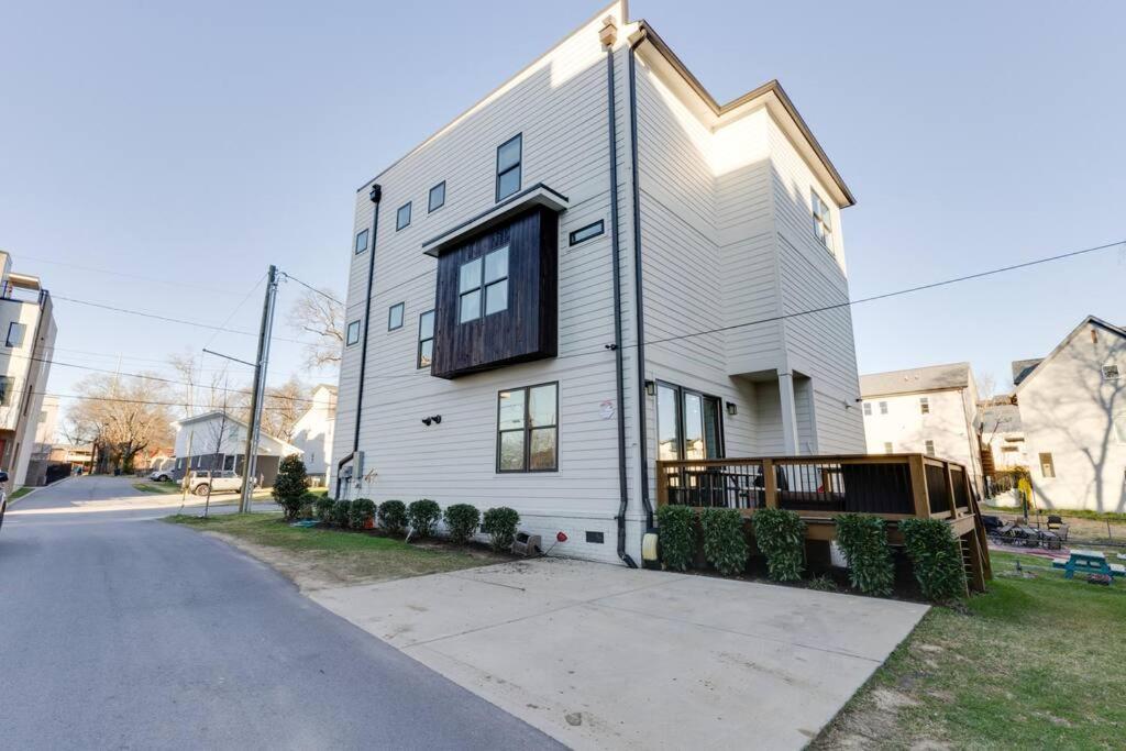 Spacious Only 2 Mi To Broadway Holiday home Nashville