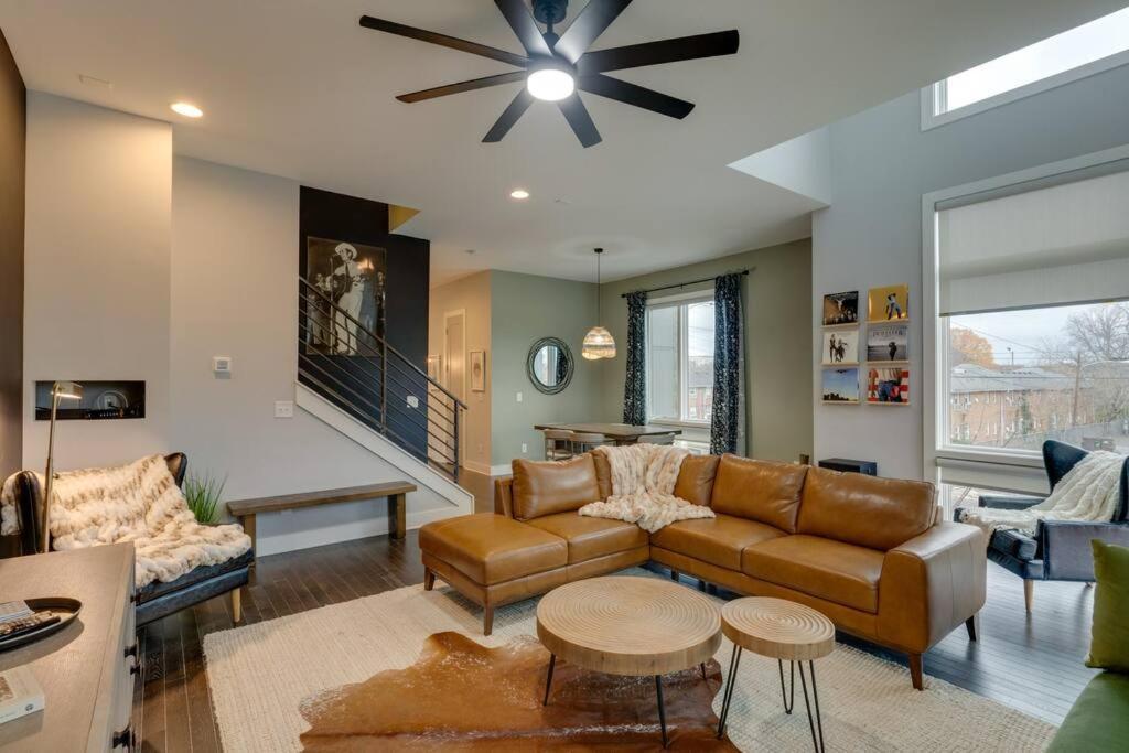 Luxury Townhome! Rooftop-game Room! Near Broadway! Holiday home Nashville