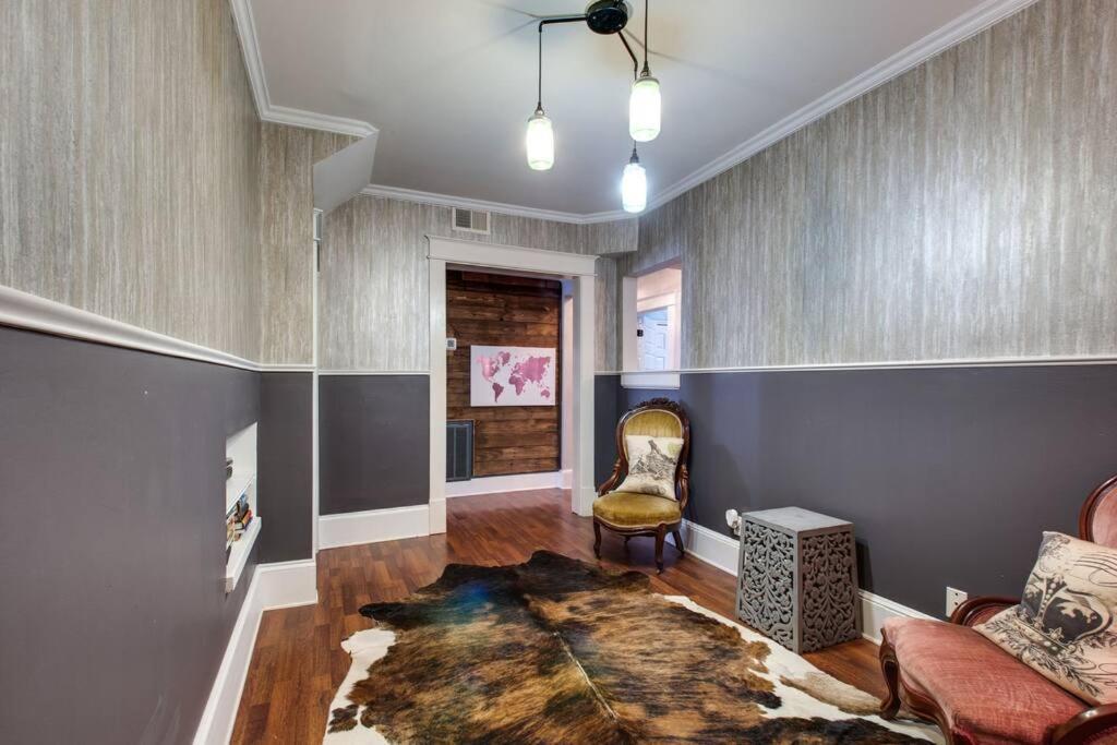 Historic Gem! Fire Pit, 2 Miles To Broadway! Holiday home
