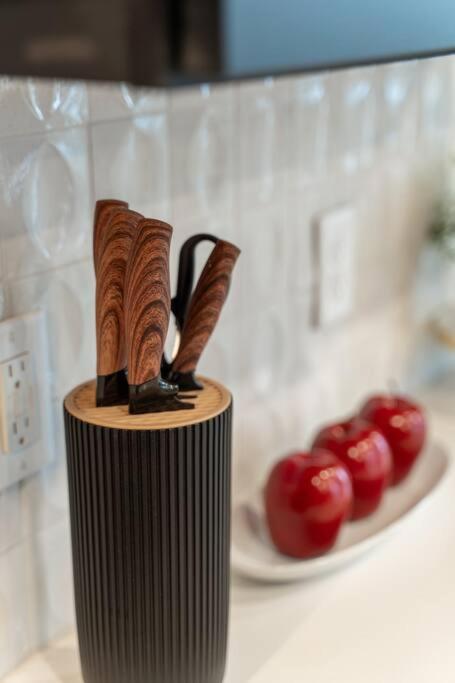 Brand New-luxury Apartment-downtown