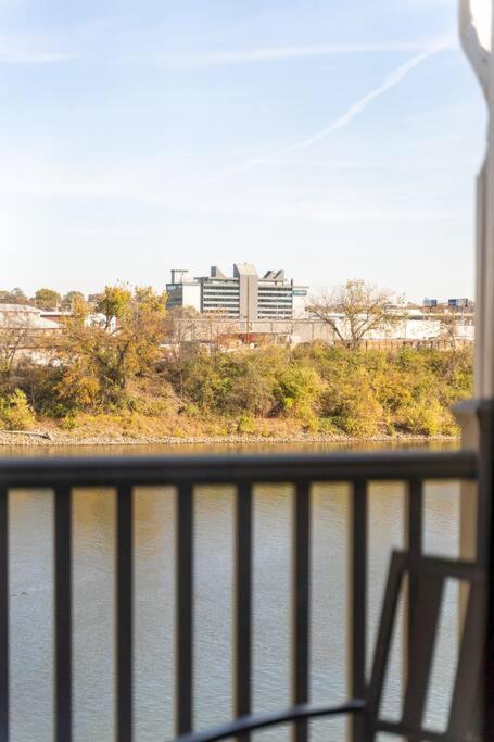Amazing Pool, Steps 2 Broadway Right On The Riverfront! *