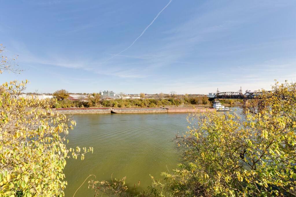 Amazing Pool, Steps 2 Broadway Right On The Riverfront! * Nashville