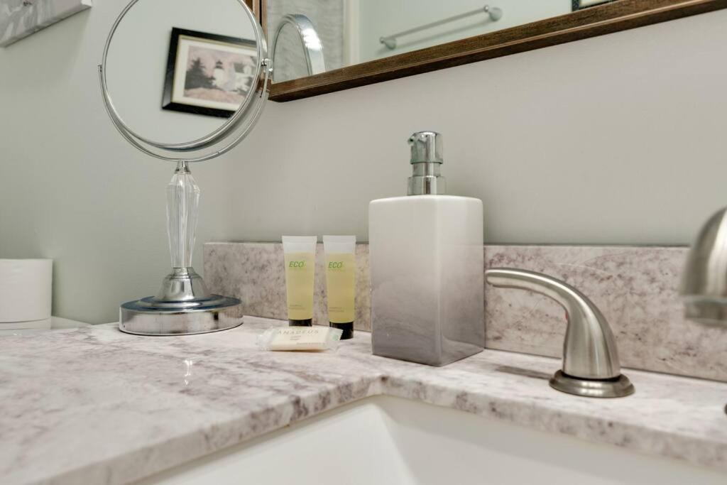 Beautiful 3 Bedroom- Free Parking 2m To Broadway Nashville