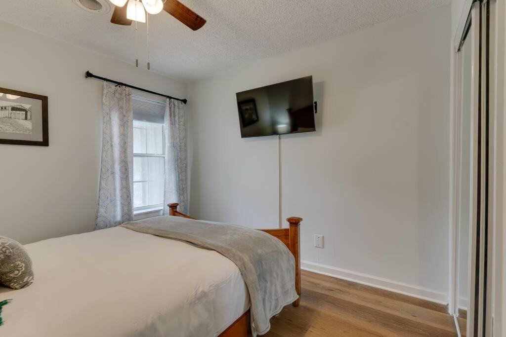 Apartment Beautiful 3 Bedroom- Free Parking 2m To Broadway