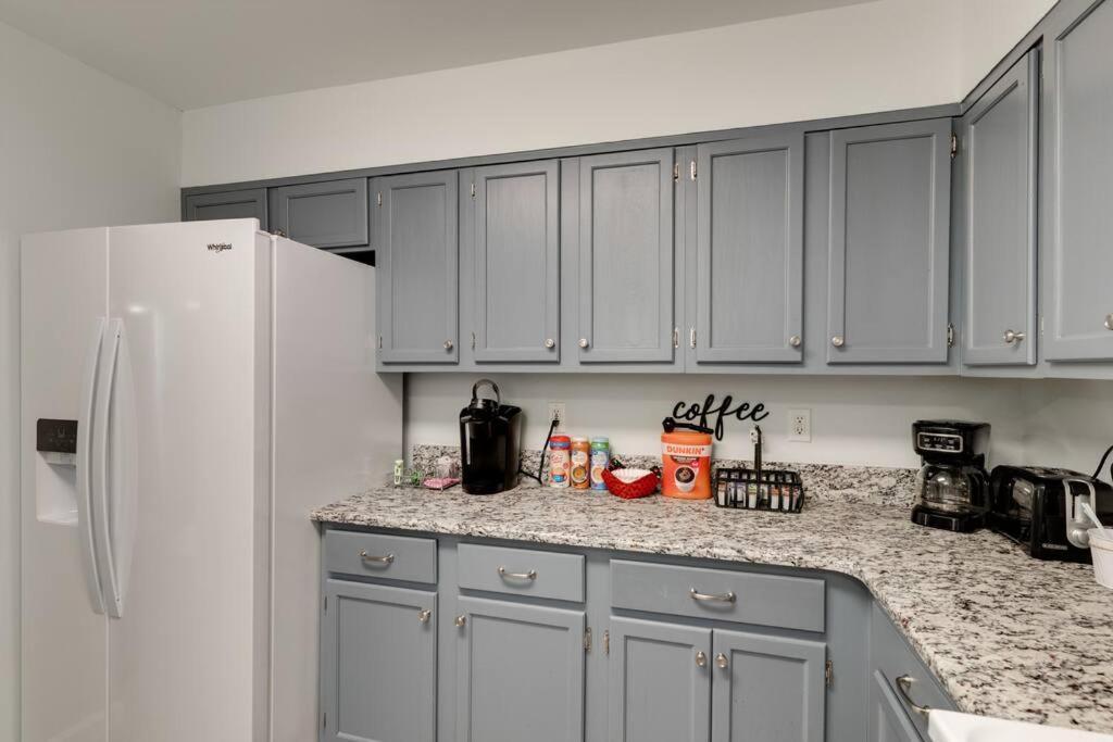 Apartment Beautiful 3 Bedroom- Free Parking 2m To Broadway