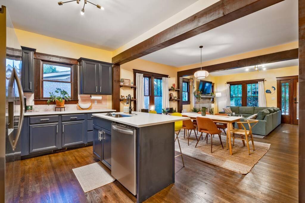 Bright In Hip East Walk To 5 Points - Only 2 Miles To Downtown * Nashville