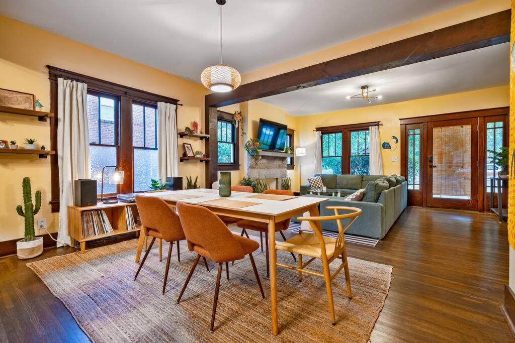 Holiday home Bright In Hip East Walk To 5 Points - Only 2 Miles To Downtown