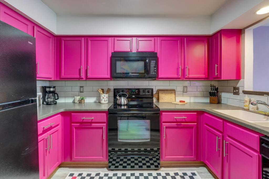 Vibrant Riverfront 2bd With A Pool Apartment