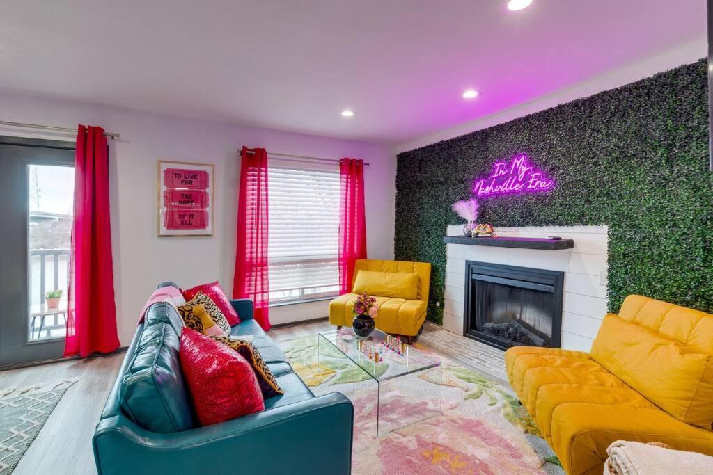 Vibrant Riverfront 2bd With A Pool Apartment Nashville
