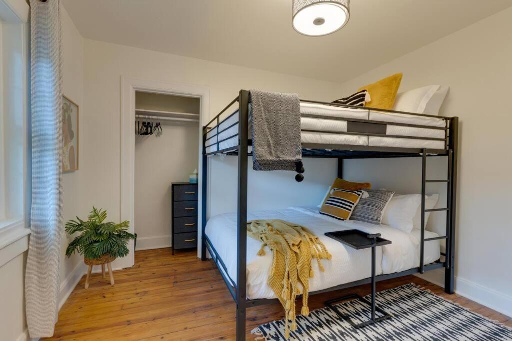 Sleep 8 In Our Cozy Colonial 2miles From Broadway Apartment Nashville