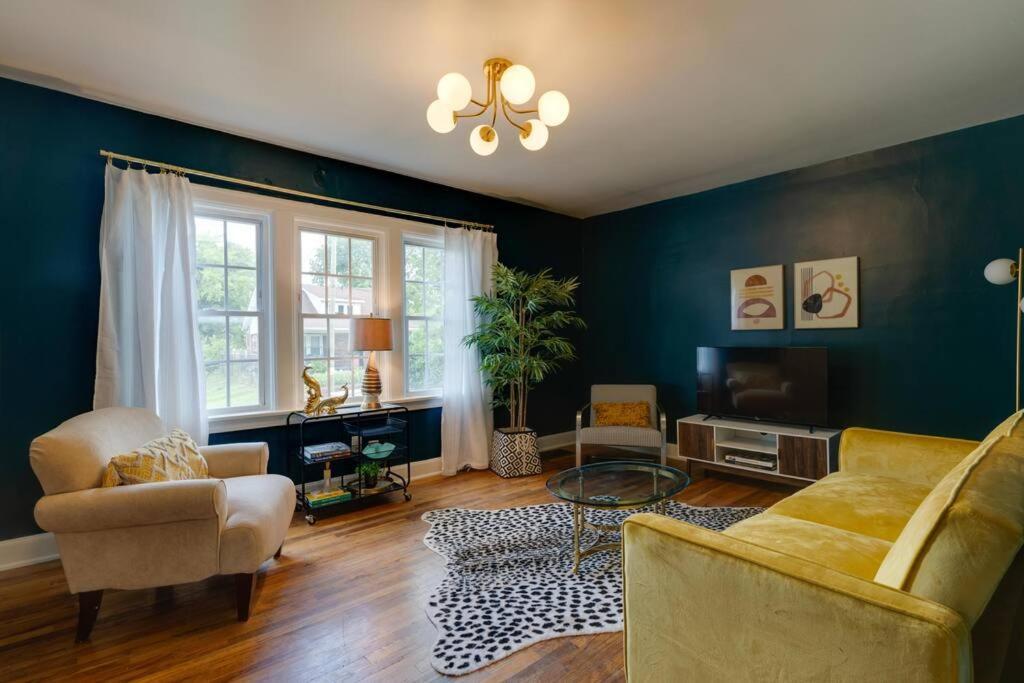 Sleep 8 In Our Cozy Colonial 2miles From Broadway Apartment