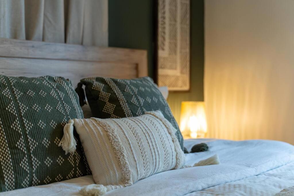 Sleep 8 In Our Cozy Colonial 2miles From Broadway Apartment