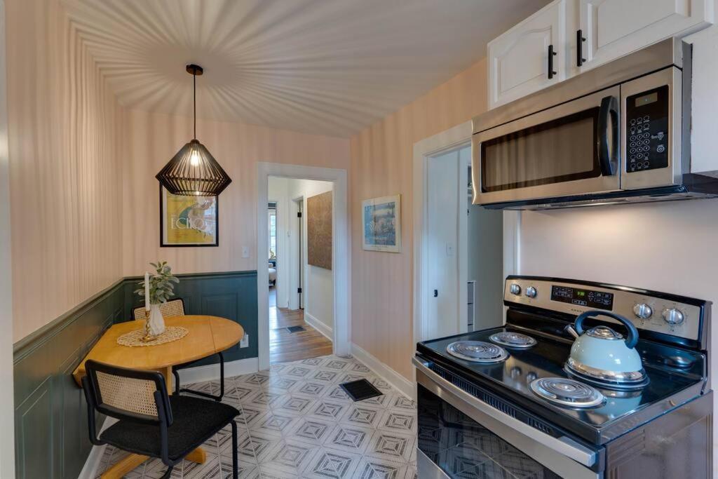 Apartment Sleep 8 In Our Cozy Colonial 2miles From Broadway *