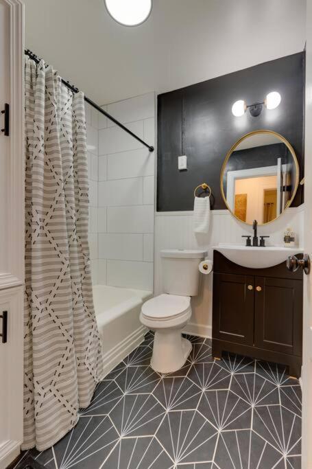 Sleep 8 In Our Cozy Colonial 2miles From Broadway *