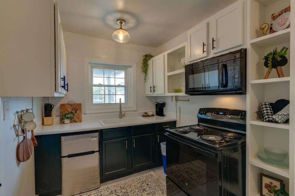 Southern Charmer Close To Broadway Sleeps 8 Apartment