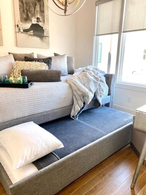 Holiday home Fantastic Game And Rooftop 1mi To Broadway *