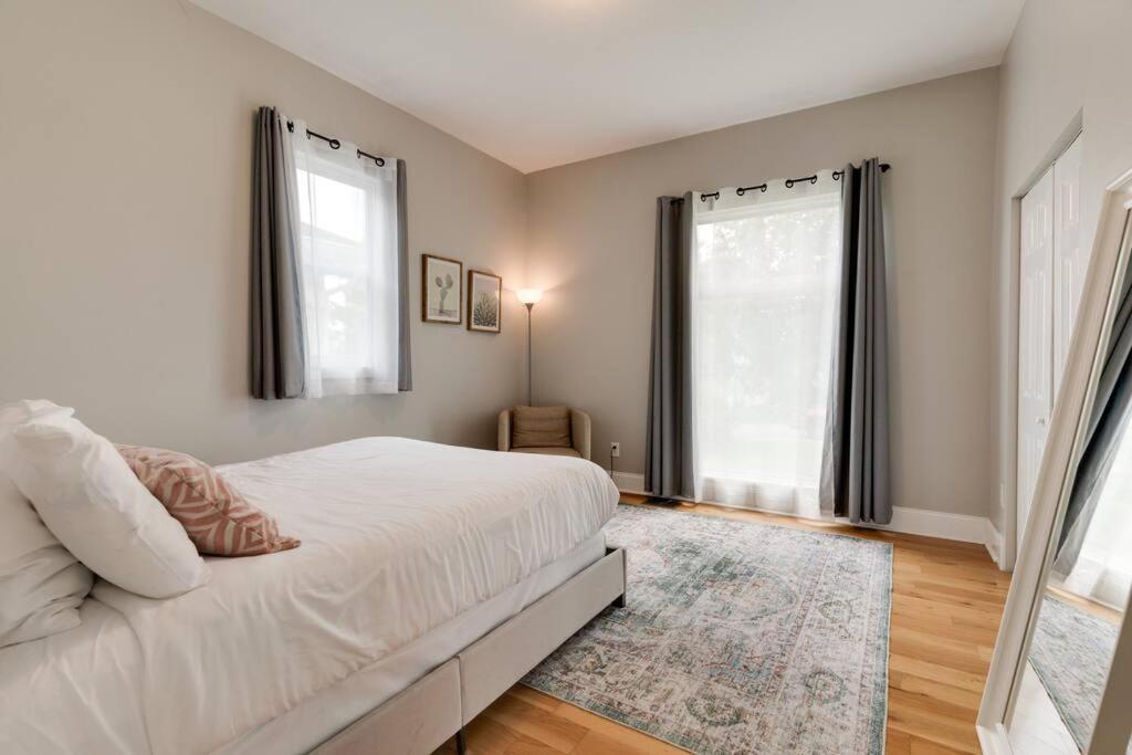 Holiday home East Nash Retreat- Sleeps 10, Yard, Walk To Bars! *