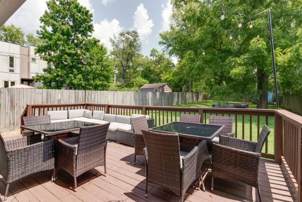 East Nash Retreat- Sleeps 10, Yard, Walk To Bars! *