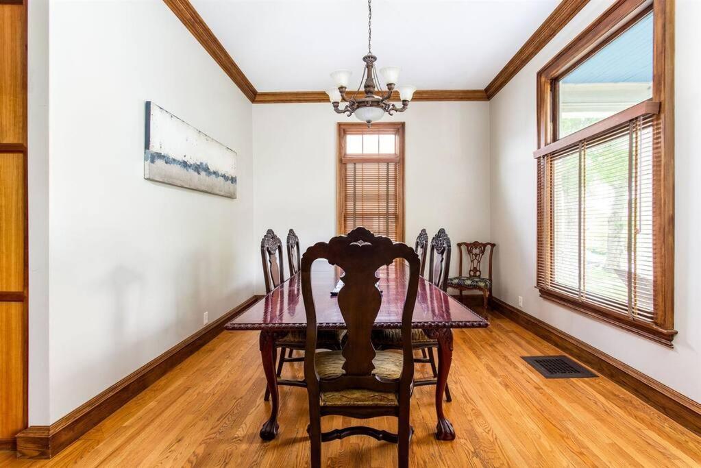 Prime Location In 12south, Walkable To Shopping & Dining