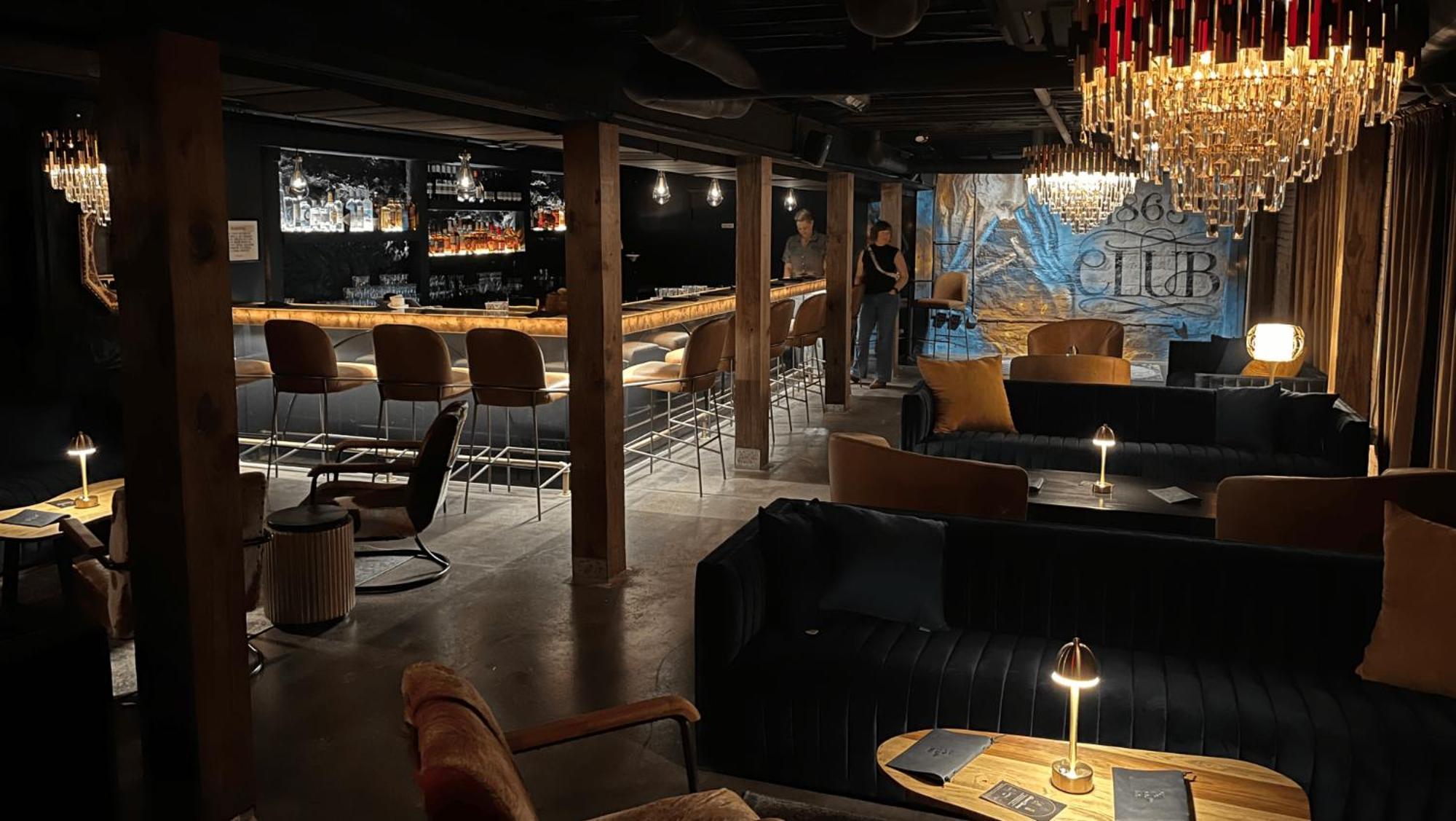 Historic Loft 2mi To Broadway On-site Speakeasy Apartment *