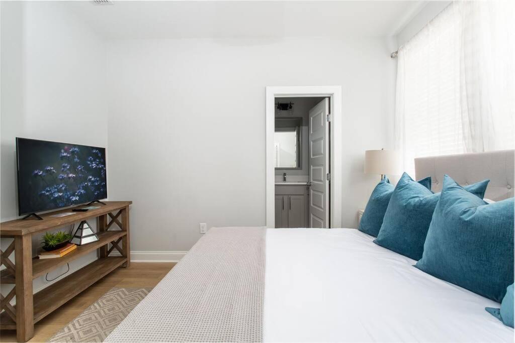 Holiday home With En-suite Bath, Tv & Blackout Shades *