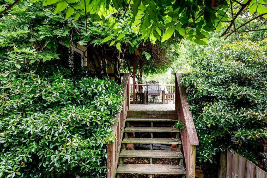 Prime Location In 12south, Walkable To Shopping & Dining