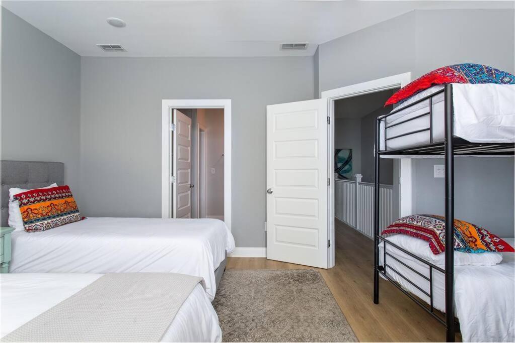 With En-suite Bath, Tv & Blackout Shades *