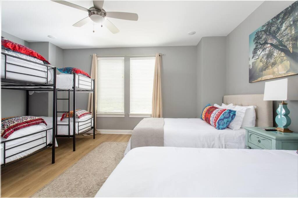 With En-suite Bath, Tv & Blackout Shades * Nashville