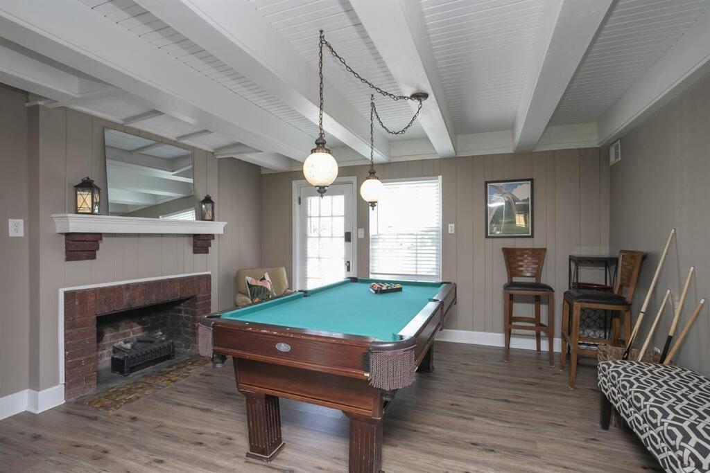 Holiday home Golf Views, Porch Vibes, 3mi To Broadway! Nashville