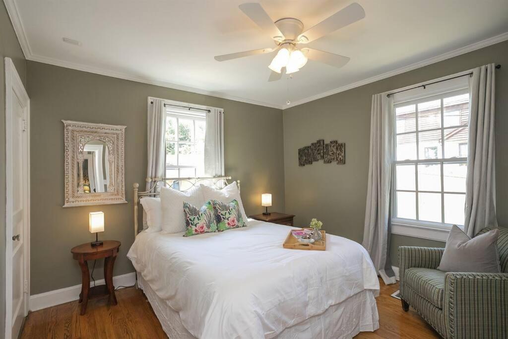 Holiday home Golf Views, Porch Vibes, 3mi To Broadway! Nashville