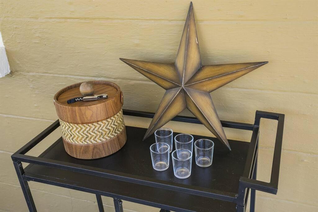 Golf Views, Porch Vibes, 3mi To Broadway! Holiday home Nashville