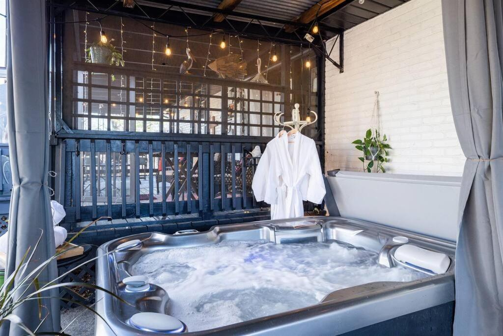 Hot Tub, Ev, Minutes To Opry, Airport & Broadway *