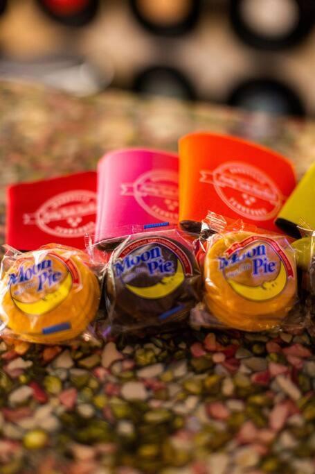 Honky Tonk Bar, Minutes To Airport & Broadway Holiday home Nashville