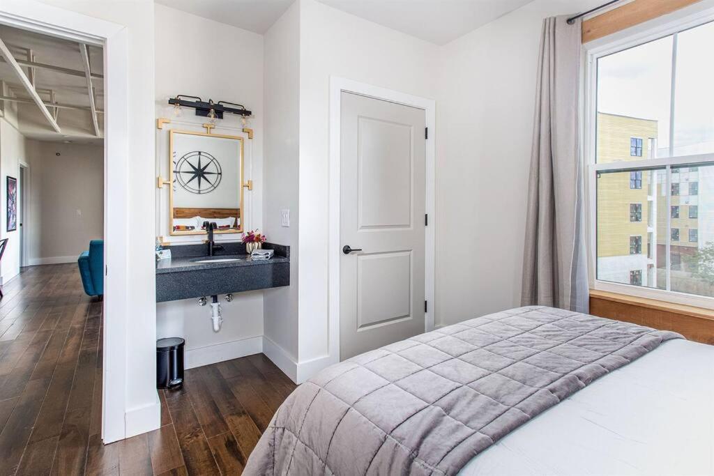 Historic Loft 2mi To Broadway On-site Speakeasy Apartment