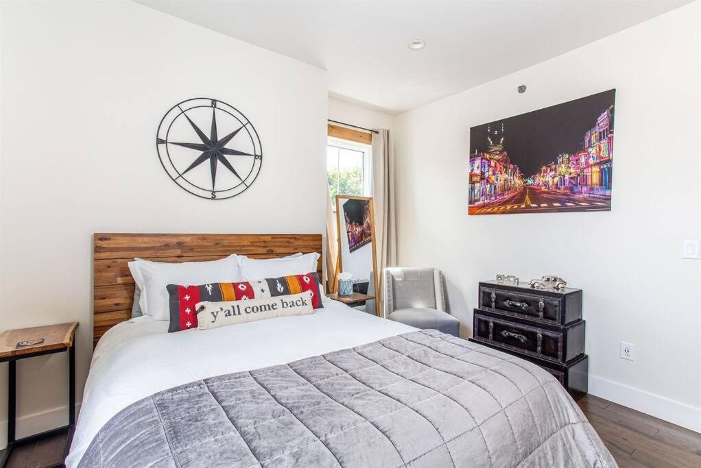 Historic Loft 2mi To Broadway On-site Speakeasy Apartment *
