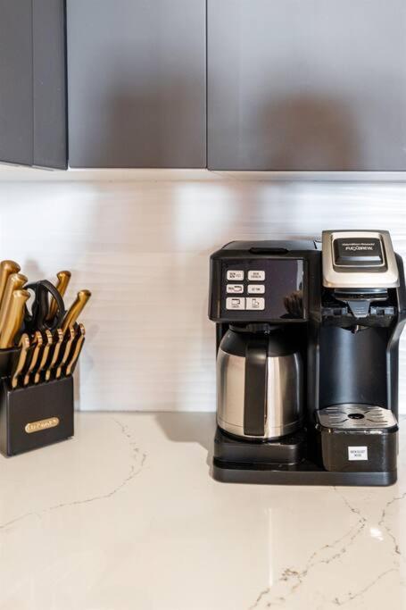 2 Side By Side Units, The Honky Tonk Party Pads, Parking Gym Pool