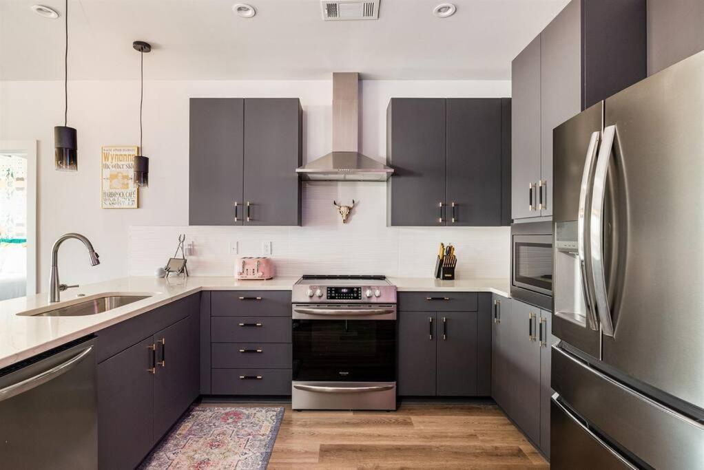 2 Side By Side Units, The Honky Tonk Party Pads, Parking Gym Pool