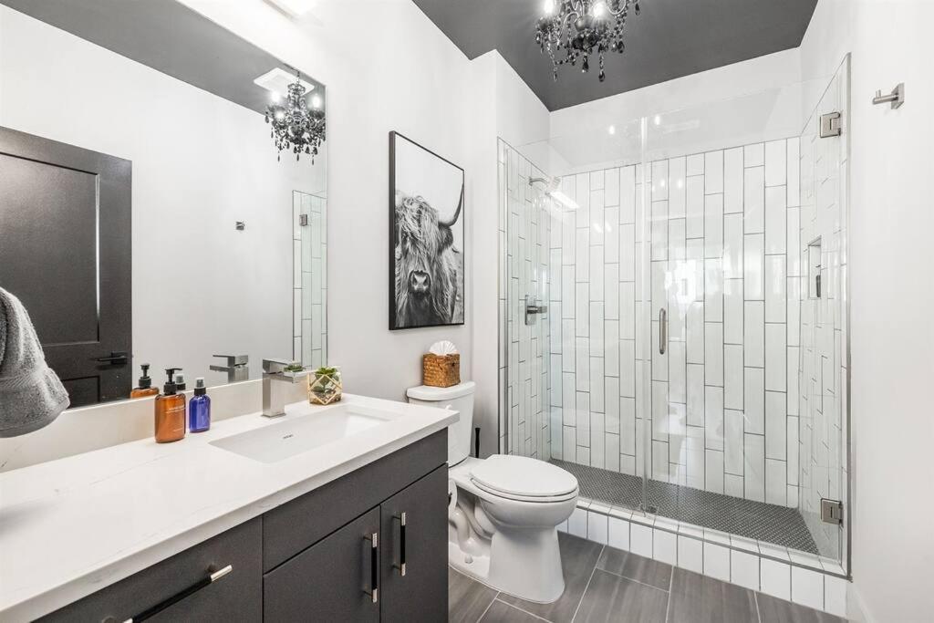 Downtown Midtown Vanderbilt, Honky Tonk Party Pad 2, Parking Gym Pool Apartment *