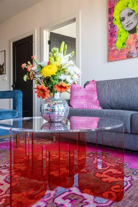 Downtown Midtown Vanderbilt, Honky Tonk Party Pad 2, Parking Gym Pool Apartment