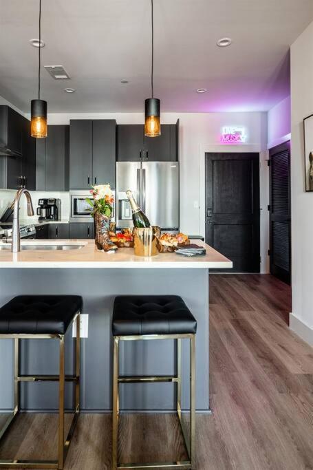 Downtown Midtown Vanderbilt, Honky Tonk Party Pad 2, Parking Gym Pool Apartment Nashville