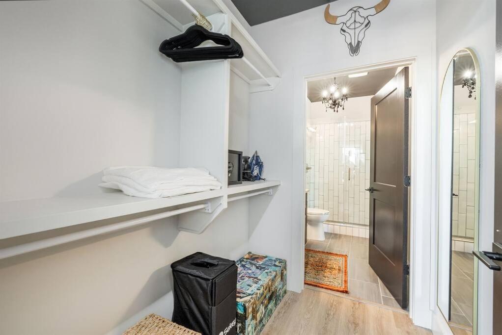 Apartment Downtown Midtown Vanderbilt, Honky Tonk Party Pad 2, Parking Gym Pool Nashville