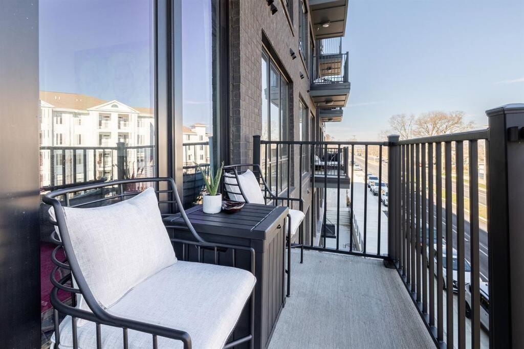 Downtown Midtown Vanderbilt, Honky Tonk Party Pad 2, Parking Gym Pool Apartment