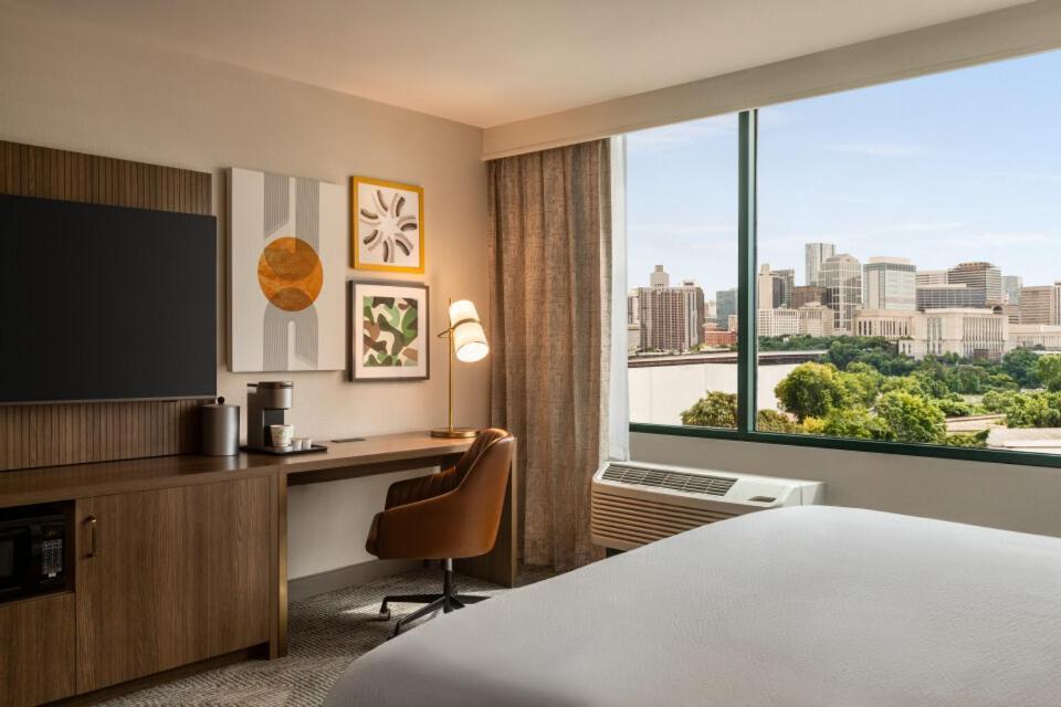 Hotel Downtown - Stadium By Ihg