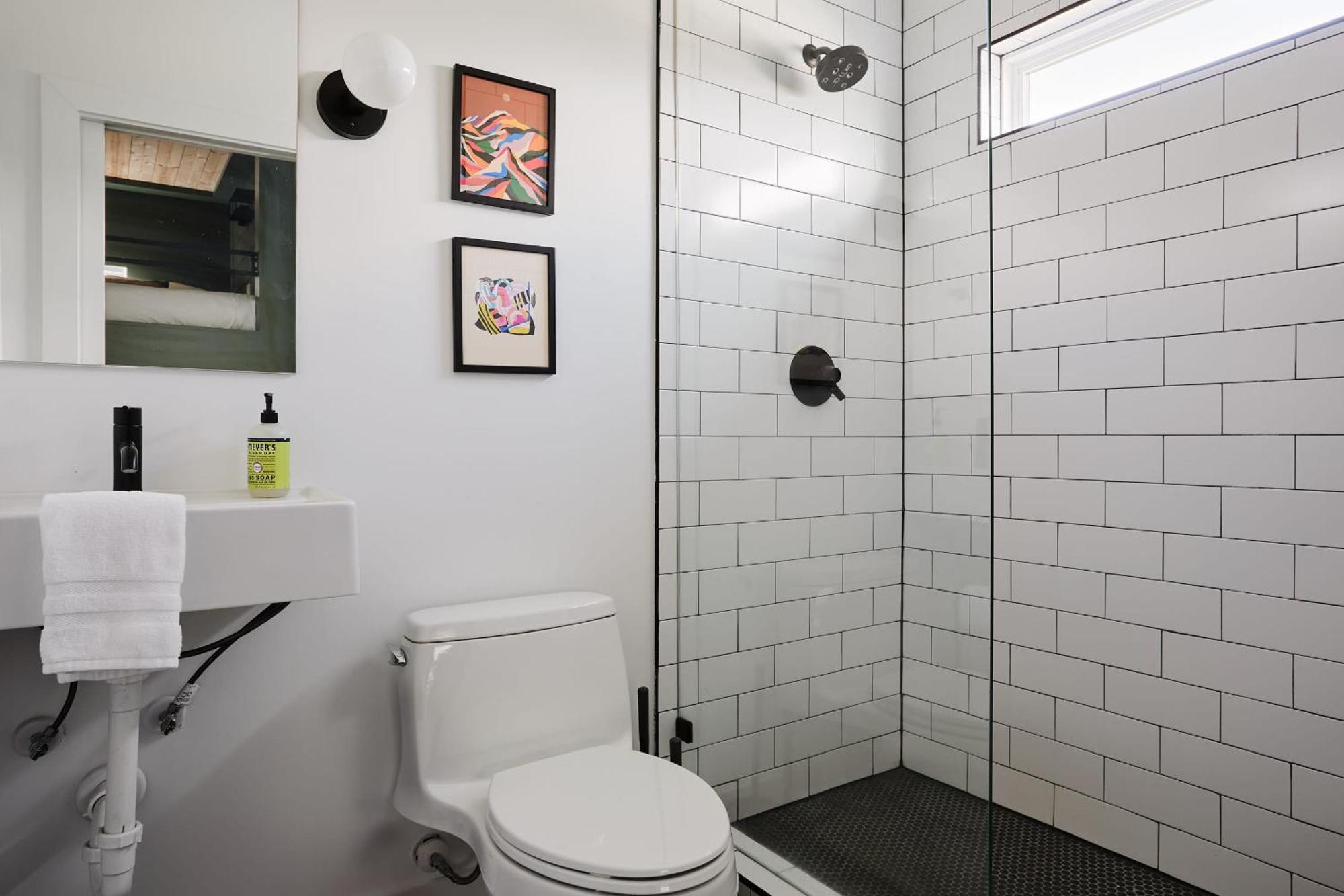 Getaway In Luxury For 20--2 Miles To Broadway! Holiday home