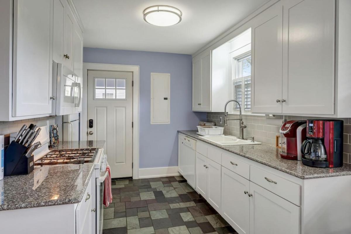 2 Bedroom 4 Miles To Broadway Sleeps 4 Holiday home